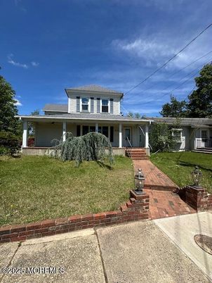 Backyard, Exterior, Facade, Split Level