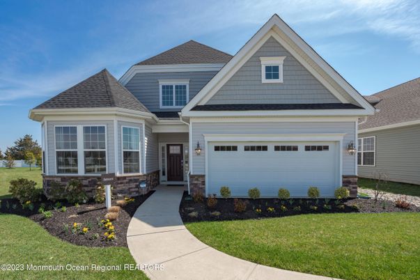 Attached, Exterior, Facade, American Craftsman