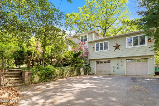 Attached, Exterior, Facade, Raised Ranch