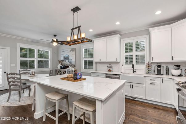 Dining room, Interior, Kitchen, Pendant Lights, Recessed Lighting, Wood Texture Flooring