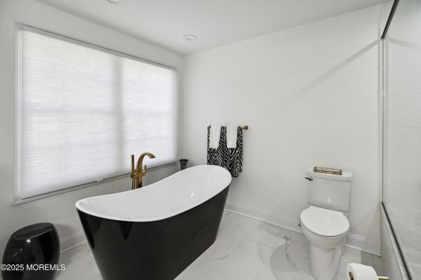 Bathroom, Free Standing Baths, Interior, Marble, Recessed Lighting