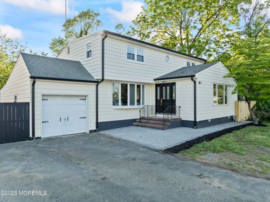 Attached, Exterior, Facade, Farmhouse
