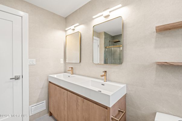 Bathroom, Dual Sink Vanities, Interior