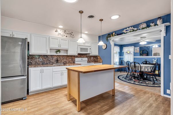 Dining room, Interior, Kitchen, Pendant Lights, Recessed Lighting, Wood Texture Flooring