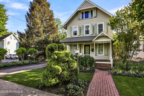 Exterior, Facade, Queen Anne Victorian