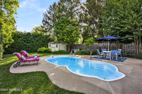 Exterior, Pool