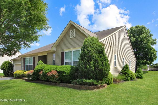Exterior, Facade, Ranch