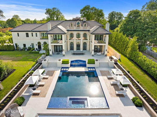 Exterior, Facade, Pool, Mediterranean