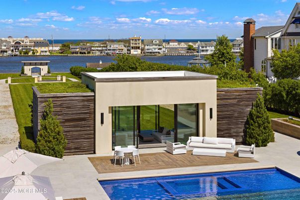 Exterior, Pool, Water