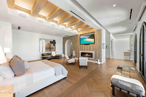Bedroom, Fireplace, Interior, Recessed Lighting, Wood Texture Flooring