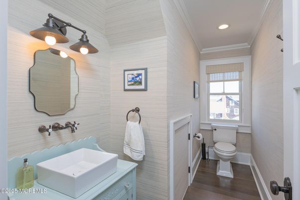Bathroom, Interior, Recessed Lighting, Wood Texture Flooring