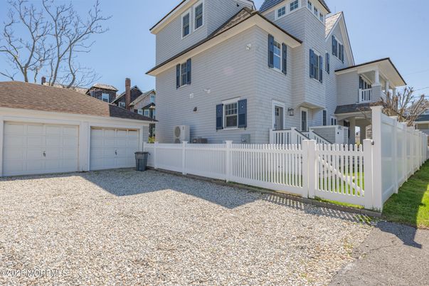 Detached Garage, Exterior