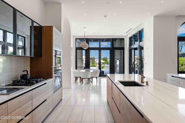 Dining room, Interior, Kitchen, Pendant Lights, Recessed Lighting, Water