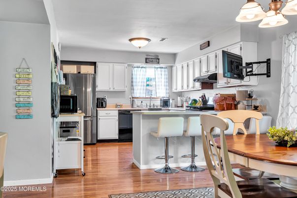 Dining room, Interior, Kitchen, Stainless Steel Appliances, Wood Texture Flooring