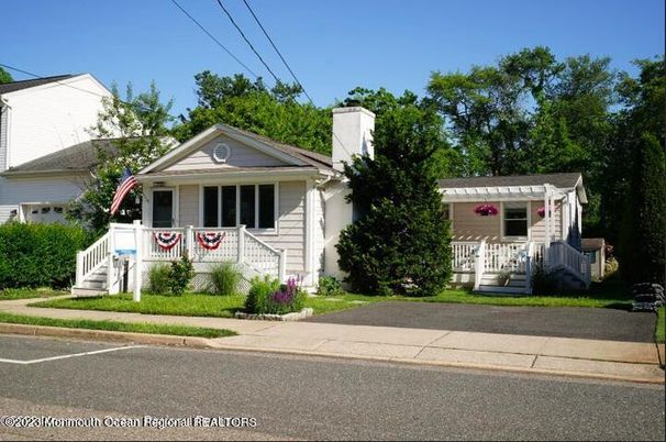 Exterior, Facade, American Foursquare