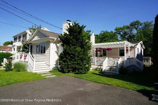 Backyard, Exterior, Facade, Queen Anne Victorian