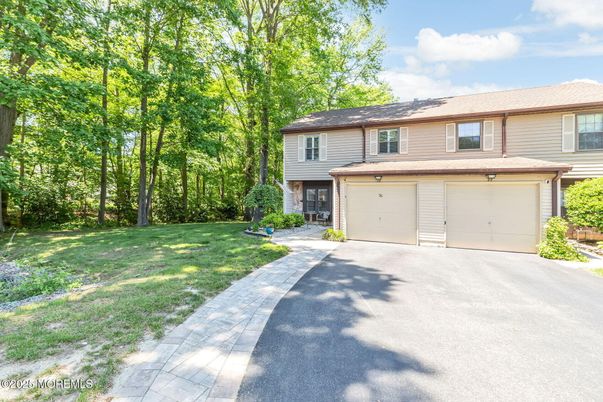 Attached, Exterior, Facade, Raised Ranch