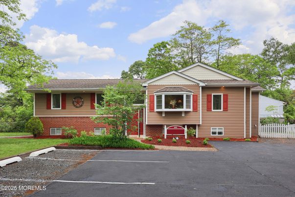 Exterior, Facade, Raised Ranch