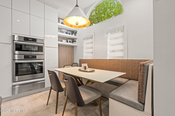 Dining room, Interior, Kitchen, Pendant Lights, Stainless Steel Appliances