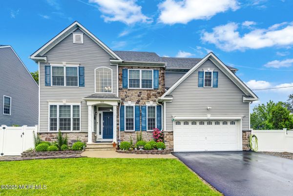 Attached, Exterior, Facade, Brick Traditional
