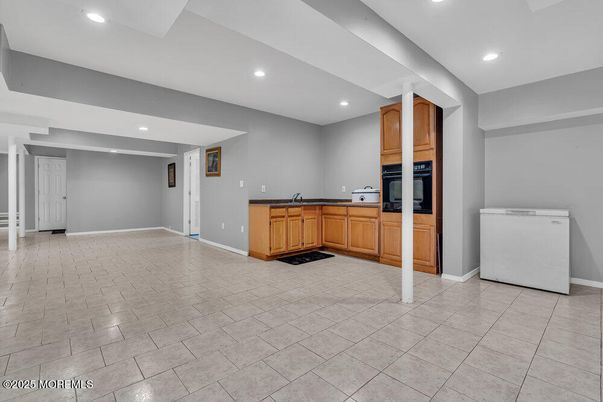 Empty room, Interior, Kitchen, Recessed Lighting, Washer