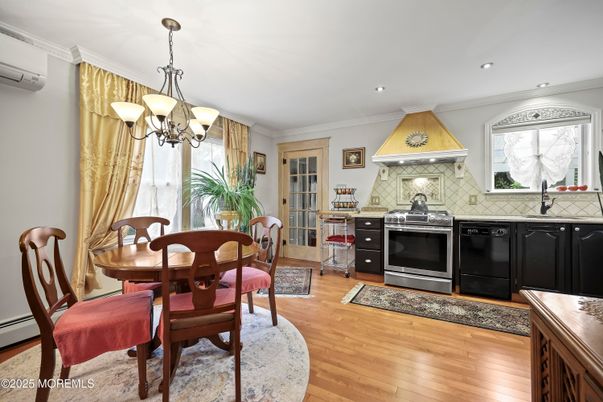 Chandelier, Dining room, Interior, Kitchen, Recessed Lighting, Wood Texture Flooring