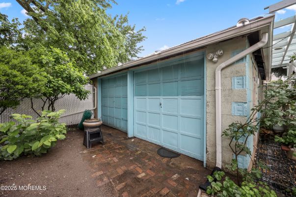 Detached Garage, Exterior