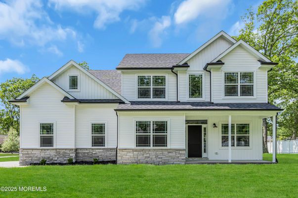 Exterior, Facade, Farmhouse