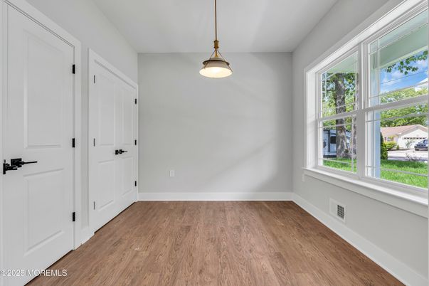 Empty room, Interior, Pendant Lights, Wood Texture Flooring