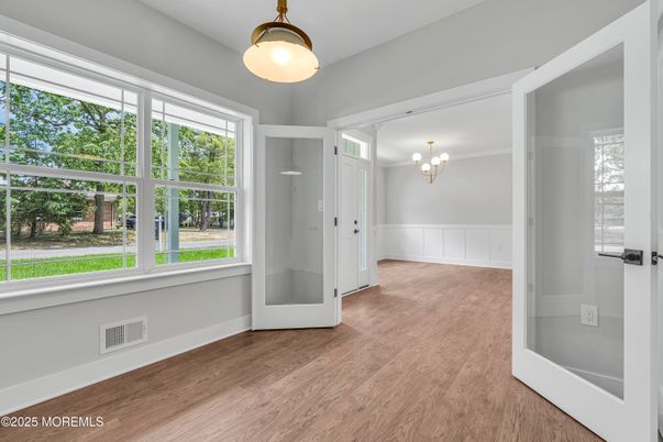 Chandelier, Empty room, Interior, Pendant Lights, Wood Texture Flooring