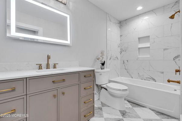 Bathroom, Interior, Marble, Marble Walls, Recessed Lighting