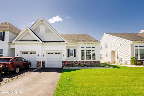 Attached, Exterior, Facade, Farmhouse