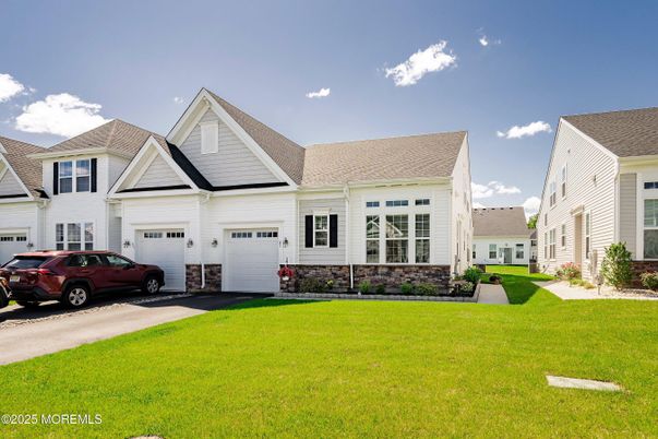 Attached, Exterior, Facade, Farmhouse