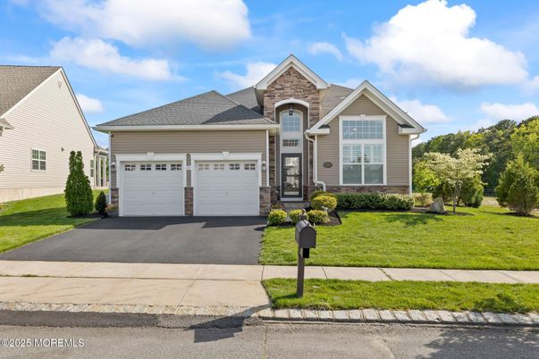 Attached, Exterior, Facade, Ranch