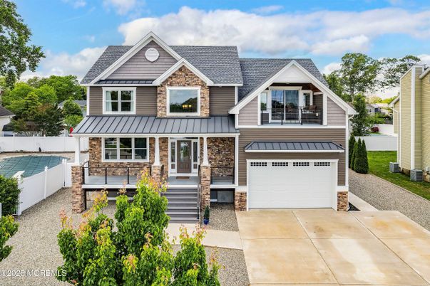 Attached, Exterior, Facade, Farmhouse