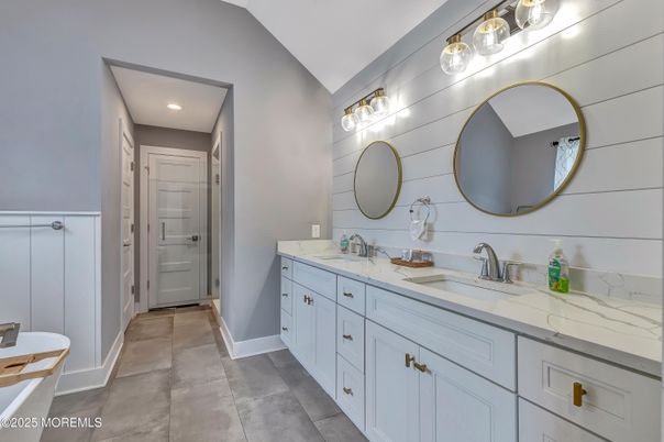 Bathroom, Dual Sink Vanities, Interior, Recessed Lighting