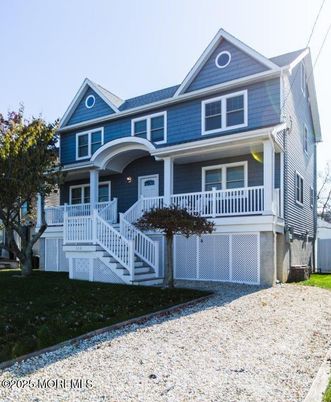 Exterior, Facade, Queen Anne Victorian