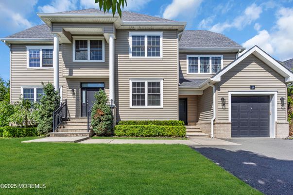 Attached, Exterior, Facade, Rowhouse