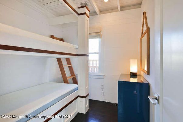 Interior, Recessed Lighting, Washer, Wood Texture Flooring
