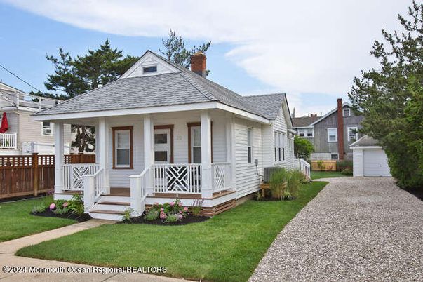 Backyard, Exterior, Facade, Cape Cod