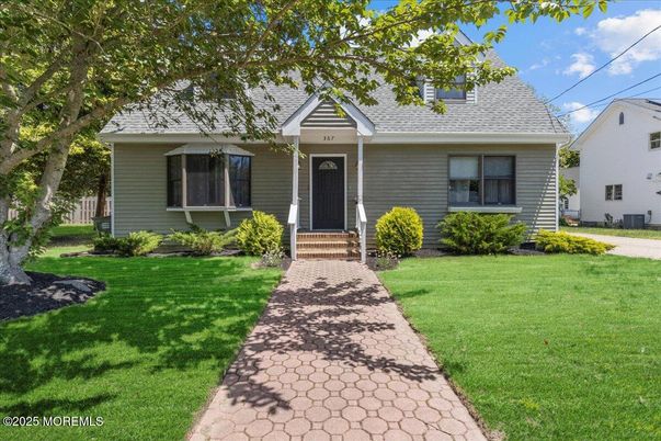 Exterior, Facade, Cape Cod