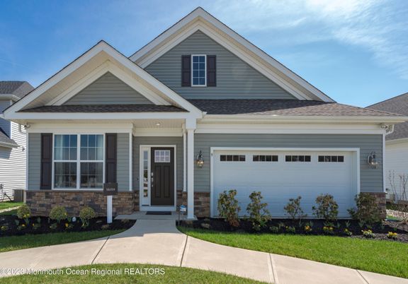 Attached, Exterior, Facade, American Craftsman