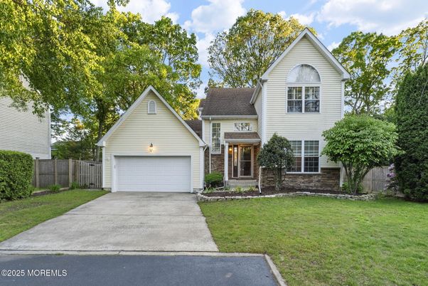 Attached, Exterior, Facade, Farmhouse