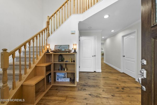 Interior, Recessed Lighting, Wood Texture Flooring