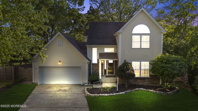 Attached, Exterior, Facade, Farmhouse