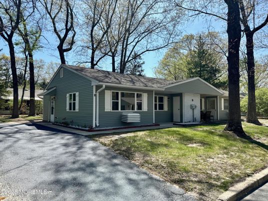 Backyard, Exterior, Facade, Ranch