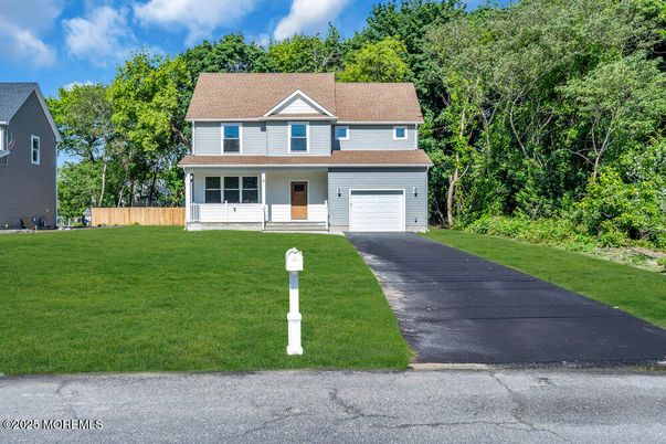 Attached, Exterior, Facade, Farmhouse