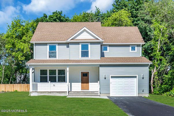 Attached, Exterior, Facade, Farmhouse