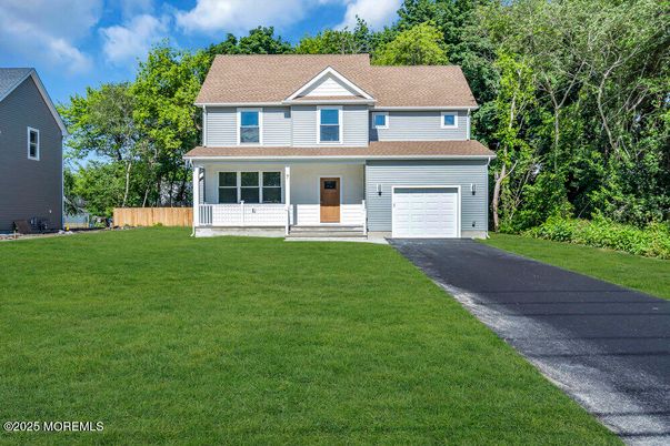 Attached, Exterior, Facade, Farmhouse
