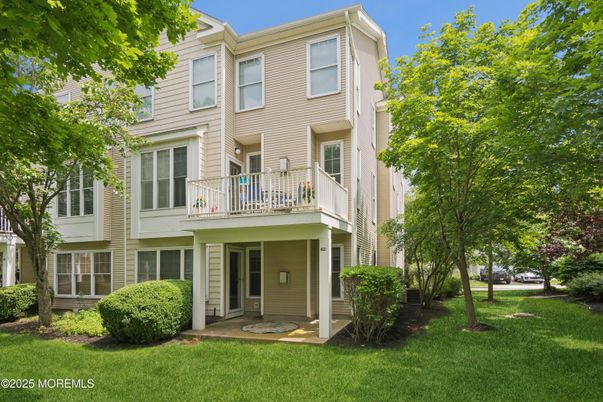 Exterior, Facade, Rowhouse